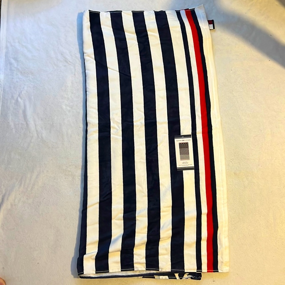 Tommy Hill figure beach towel blue white and red 36 x 70in